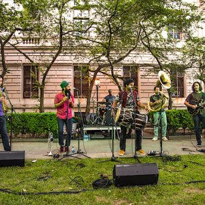 Red Baraat Bring The Heat